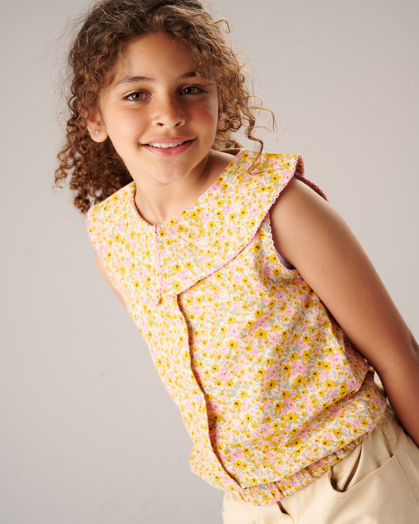 Sleeveless Collar Blouse