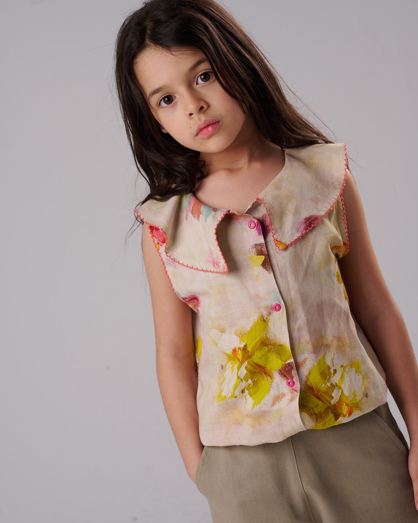 Sleeveless Collar Blouse